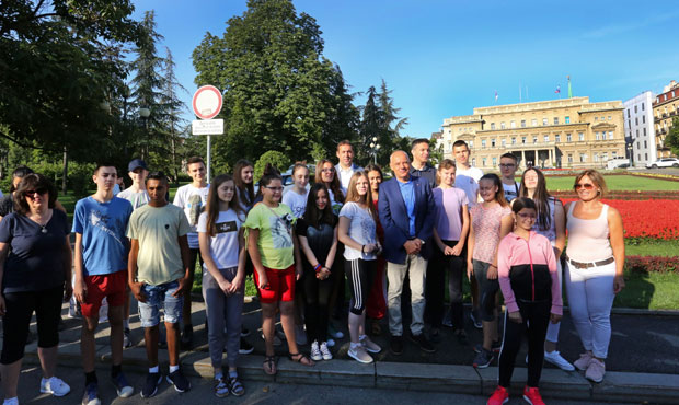 Најбољи ученици из Београда отпутовали на море у Хрватску